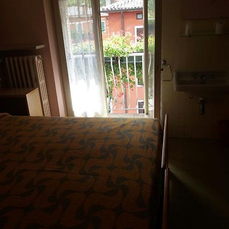 Albergo Alla Rocca Garda  Ngoại thất bức ảnh