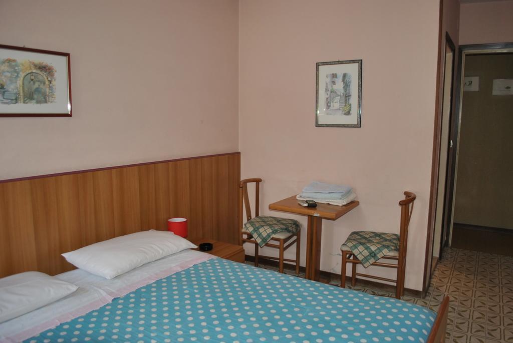 Albergo Alla Rocca Garda  Phòng bức ảnh