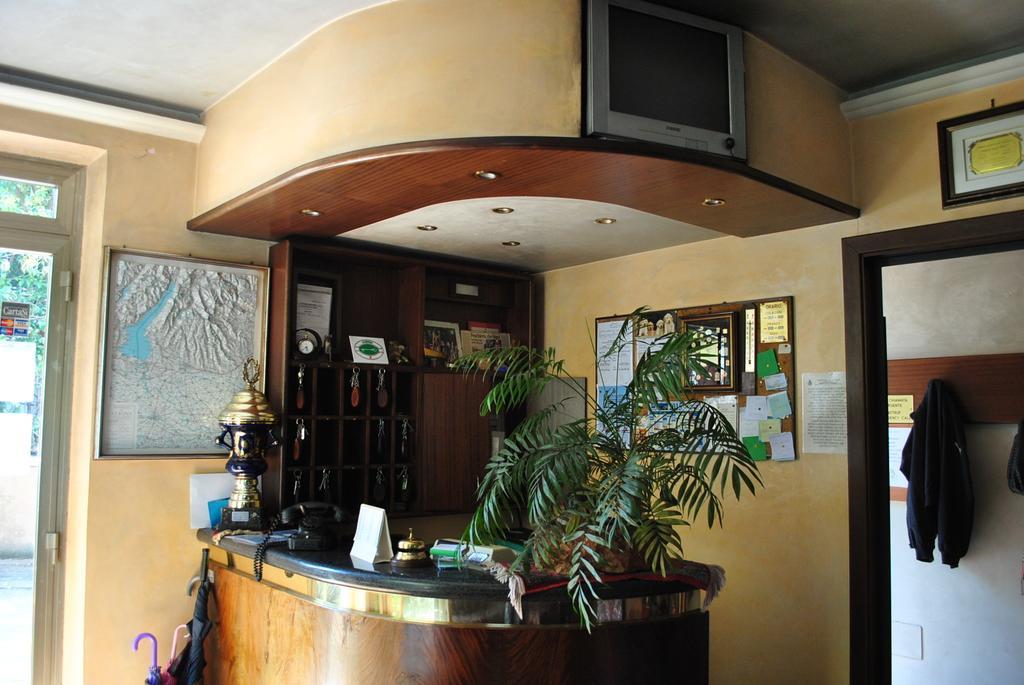 Albergo Alla Rocca Garda  Ngoại thất bức ảnh