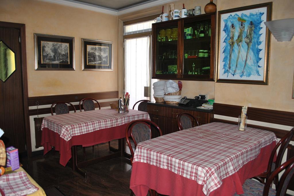 Albergo Alla Rocca Garda  Ngoại thất bức ảnh