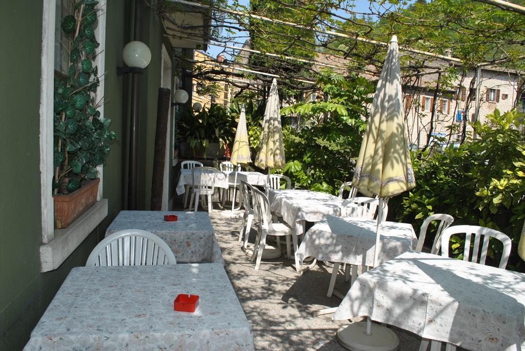 Albergo Alla Rocca Garda  Ngoại thất bức ảnh