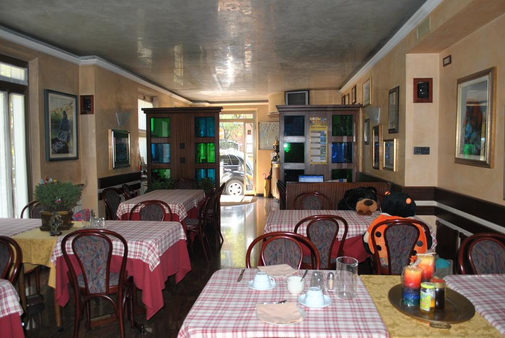 Albergo Alla Rocca Garda  Ngoại thất bức ảnh